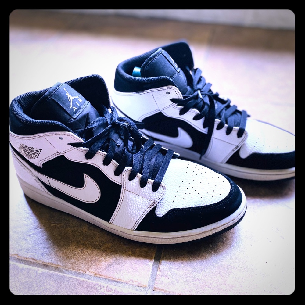 Nike air jordan 1 black/white; tuxedo